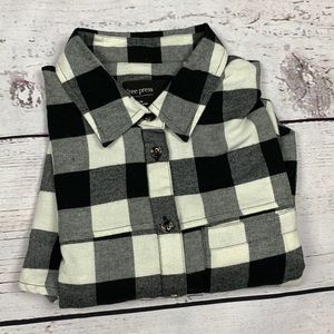 🔴$5 sale🔴 Free press plaid button down